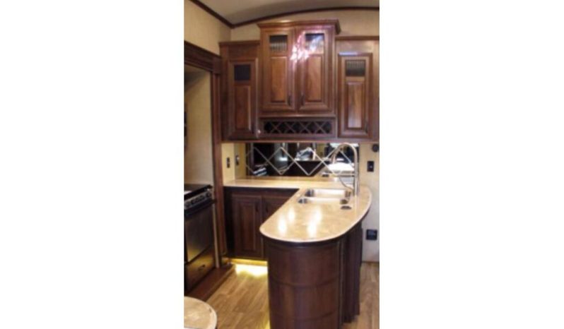 
								2015 Jayco Pinnacle 36RSQS Motorhome full									
